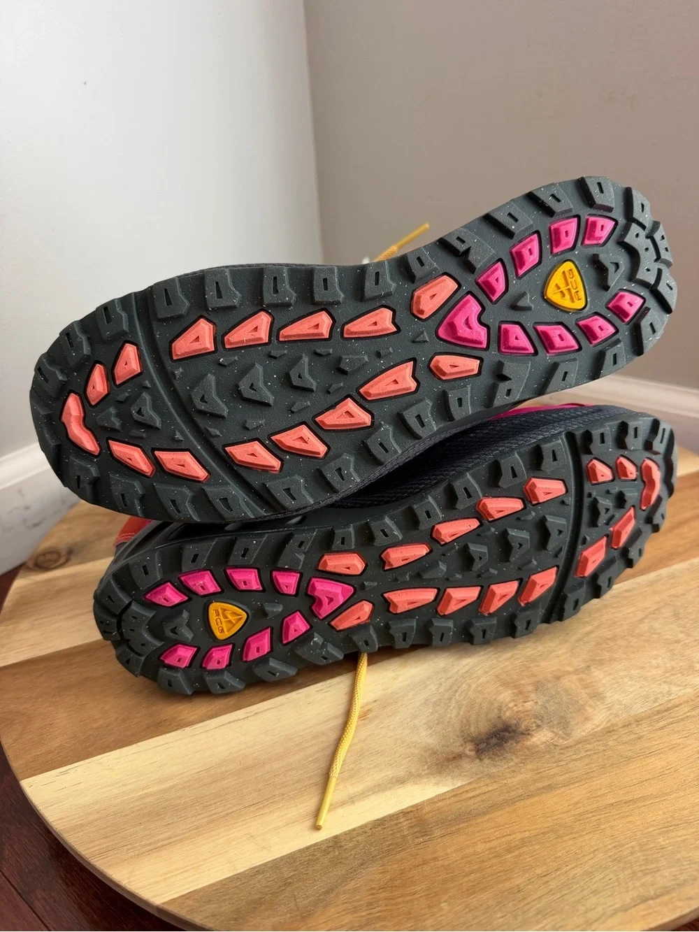 Nike ACG Air Exploraid Trail Sneakers Light Wild Mango Outdoor Hiking Shoes 7.5